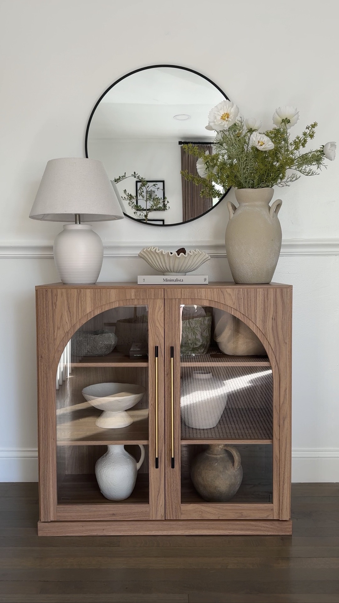 Hay piezas que transforman tu espacio… y esta sideboard es una de ellas ✨

#Belleze #Sideboard #HomeDecor