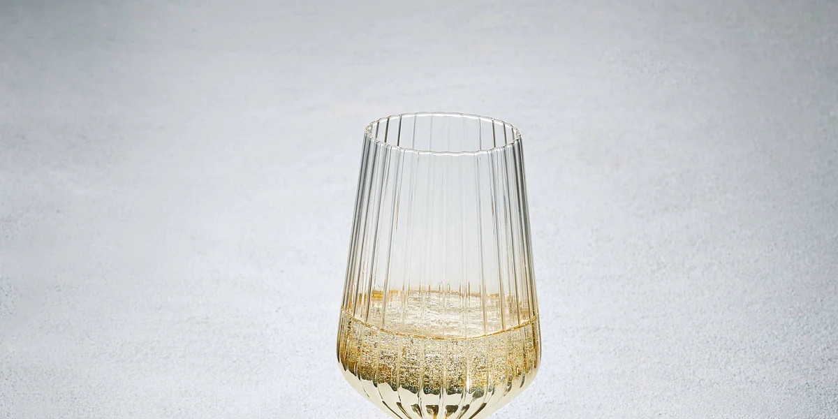 Elegant Gold Wine Glass - 16oz | Linen & Clove