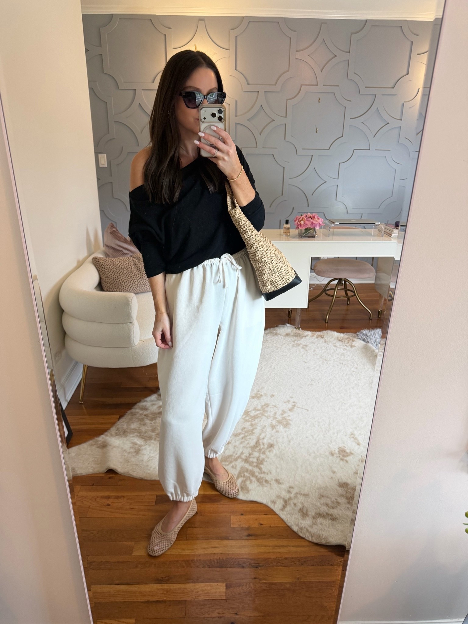 OUTFIT IDEA: Easy casual spring to summer outfit for errands, a travel day etc! 

This top can be worn so many ways - size DOWN one!