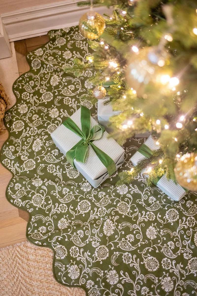 Moss Petunia Tree Skirt | Julia Amory