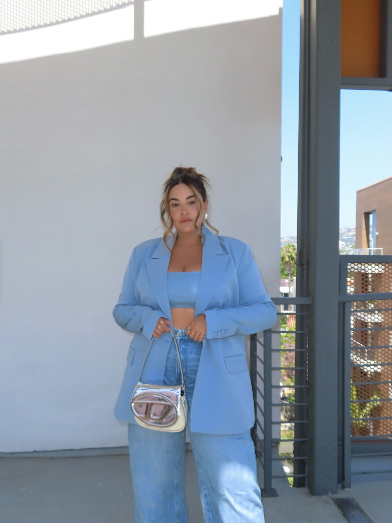 Obsessed with this pair of Good American denim. Almost sold out! Linked my oversized blazer and top too

#LTKSeasonal #LTKstyletip #LTKFind