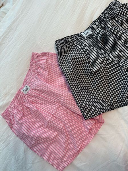 Boxer shorts run tts- I prefer size S fit. I have Xs too and both are fine! Only $24