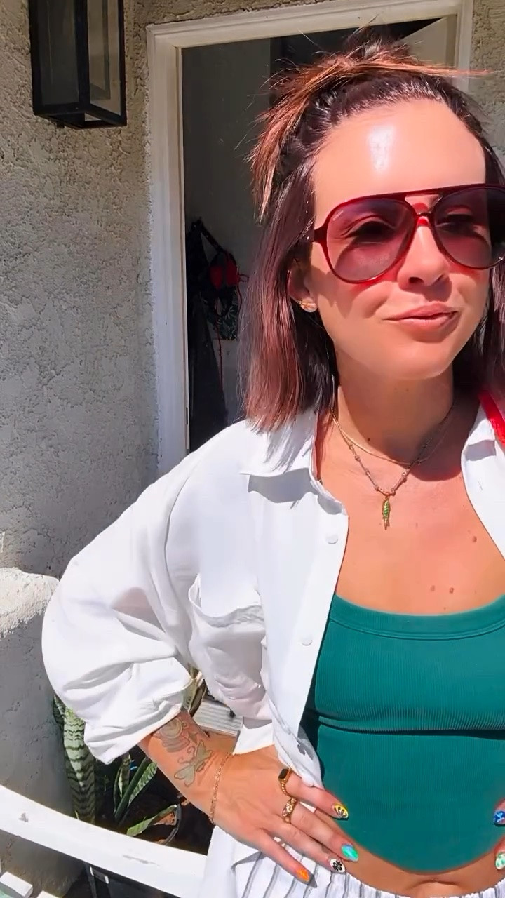 "It's so hot even gangsters are doing drive bys with squirt guns.” Pew pew 

But seriously it’s freakin hot! Minimal clothing. Minimal layers. A giant pool bag. That’s all we need folks. How hot is where you are?? 
#summerstyle #ootd #fashionfinds #beachstyle #summeroutfit