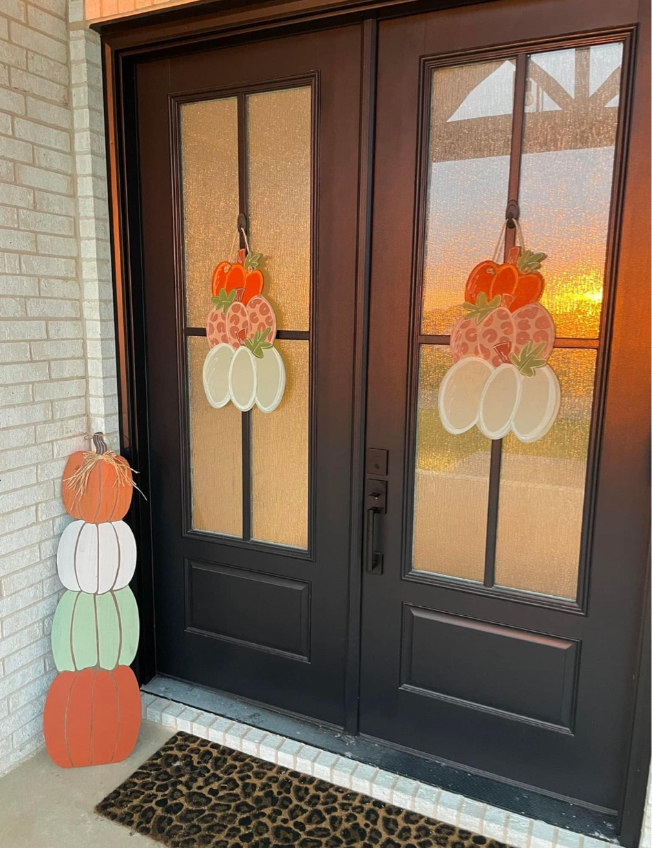 Fall is upon us!! Finally getting my fall decor out on my front porch! Pumpkins are my favorite! 🍂


The stand up stacked pumpkin is from Amazon but the door hangers are from a local store but I can tag some others!! #fallporchdecor

#LTKSeasonal #LTKFallSale #LTKHome