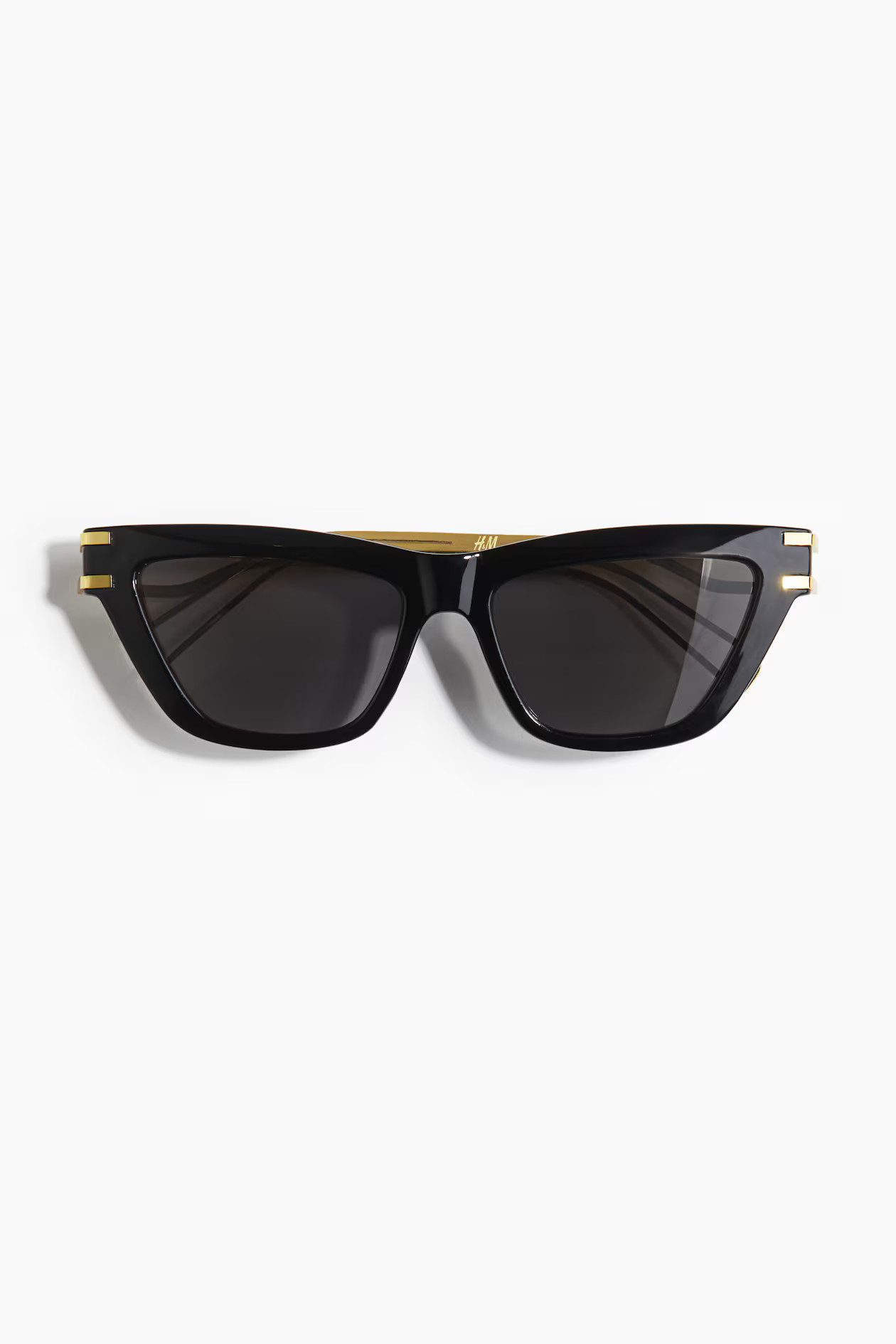 Cat-eye sunglasses | H&M (UK, MY, IN, SG, PH, TW, HK)