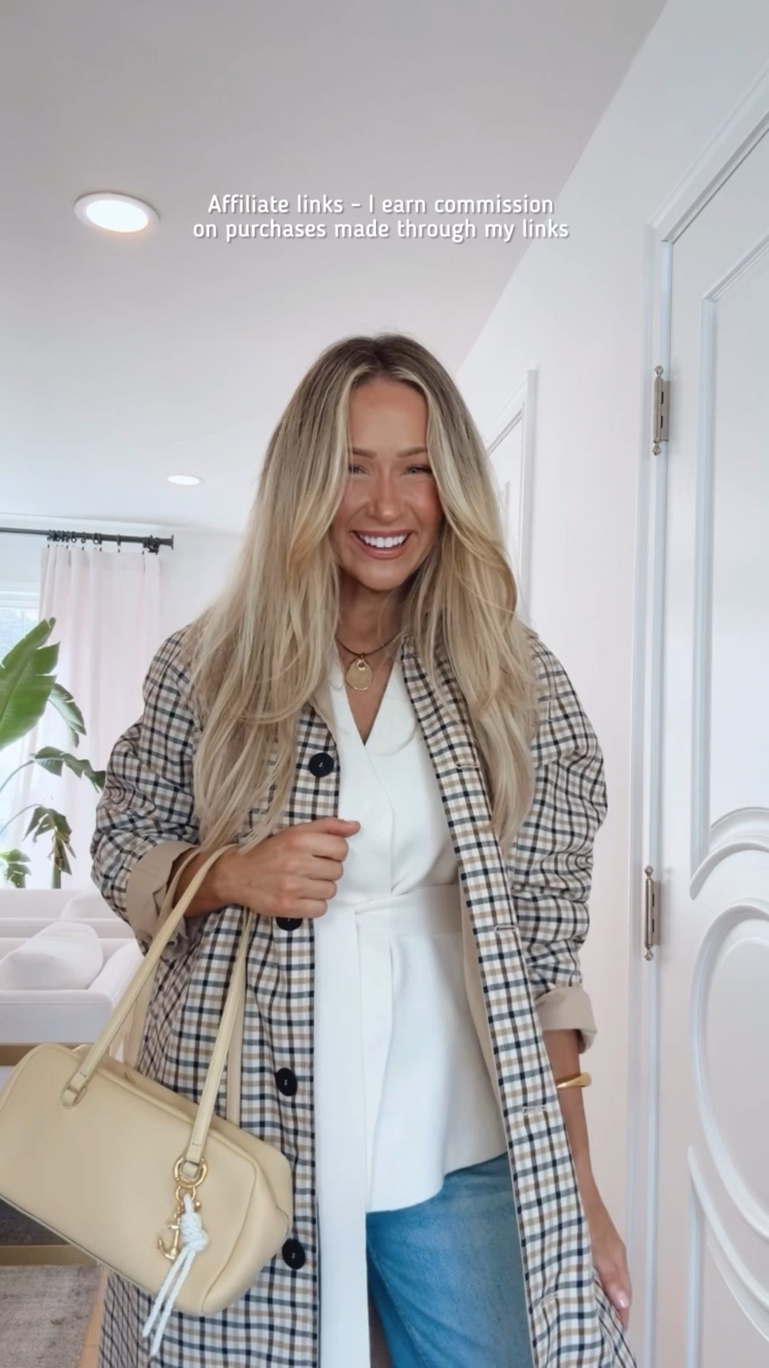 Affiliate links | Zara outfit 

Zara plaid jacket 
Zara trench coat
Zara jeans
Zara top
Yellow bag
Strappy kitten heels sandals 
Spring fashion 