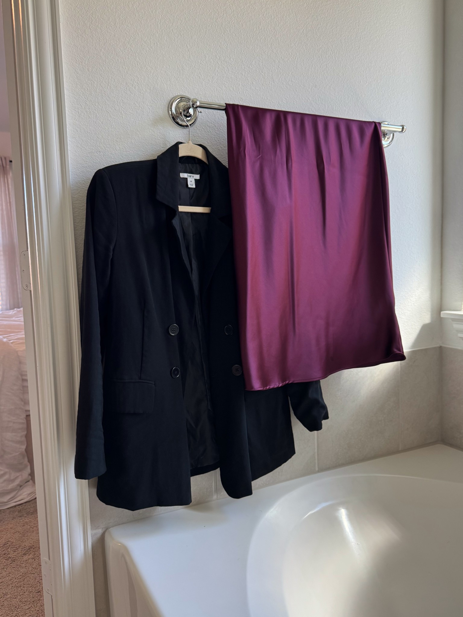 🖤♥️

Blazer: XS (Bar III brand)
Skirt: XS (Zara)


Black blazer, jacket, oversized, satin skirt, burgundy, red, fall, fall outfit idea, fall outfit inspo, outfit of the day 

#LTKFindsUnder100 #LTKFindsUnder50 #LTKSaleAlert