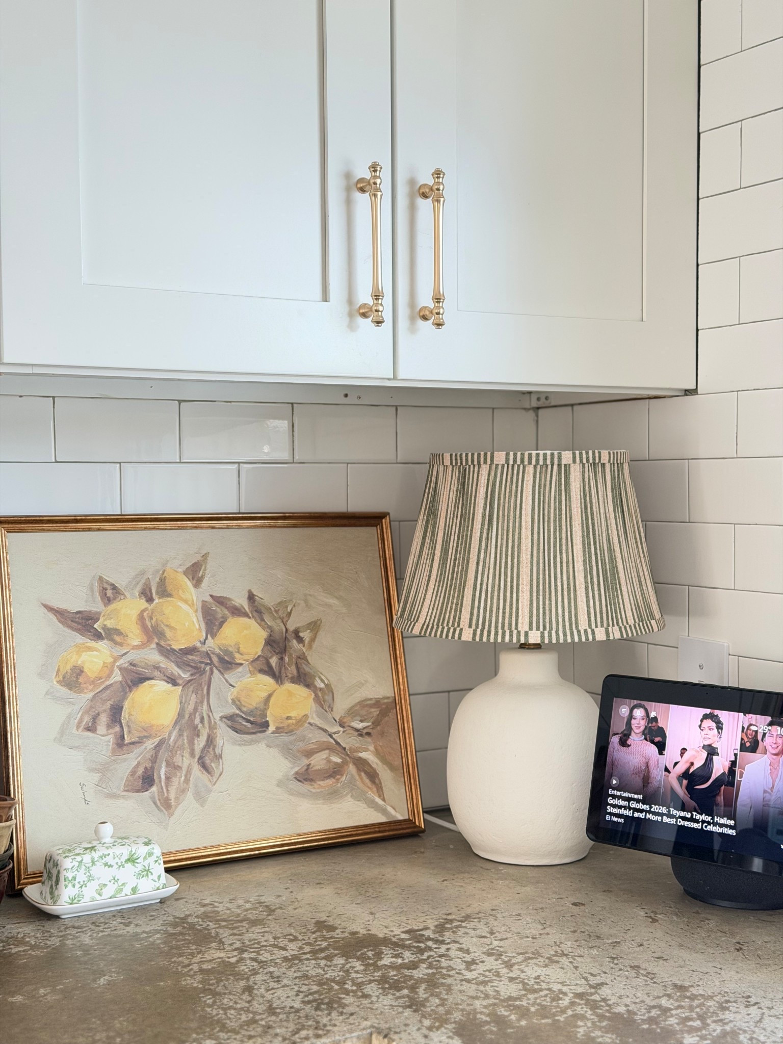 This striped lampshade is everything 😍 instant mini upgrade to our kitchen corner! 🤍🤍 only $20, linking both!

Target lampshade, striped lampshade, studio McGee x threshold 

#LTKFindsUnder50 #LTKHome