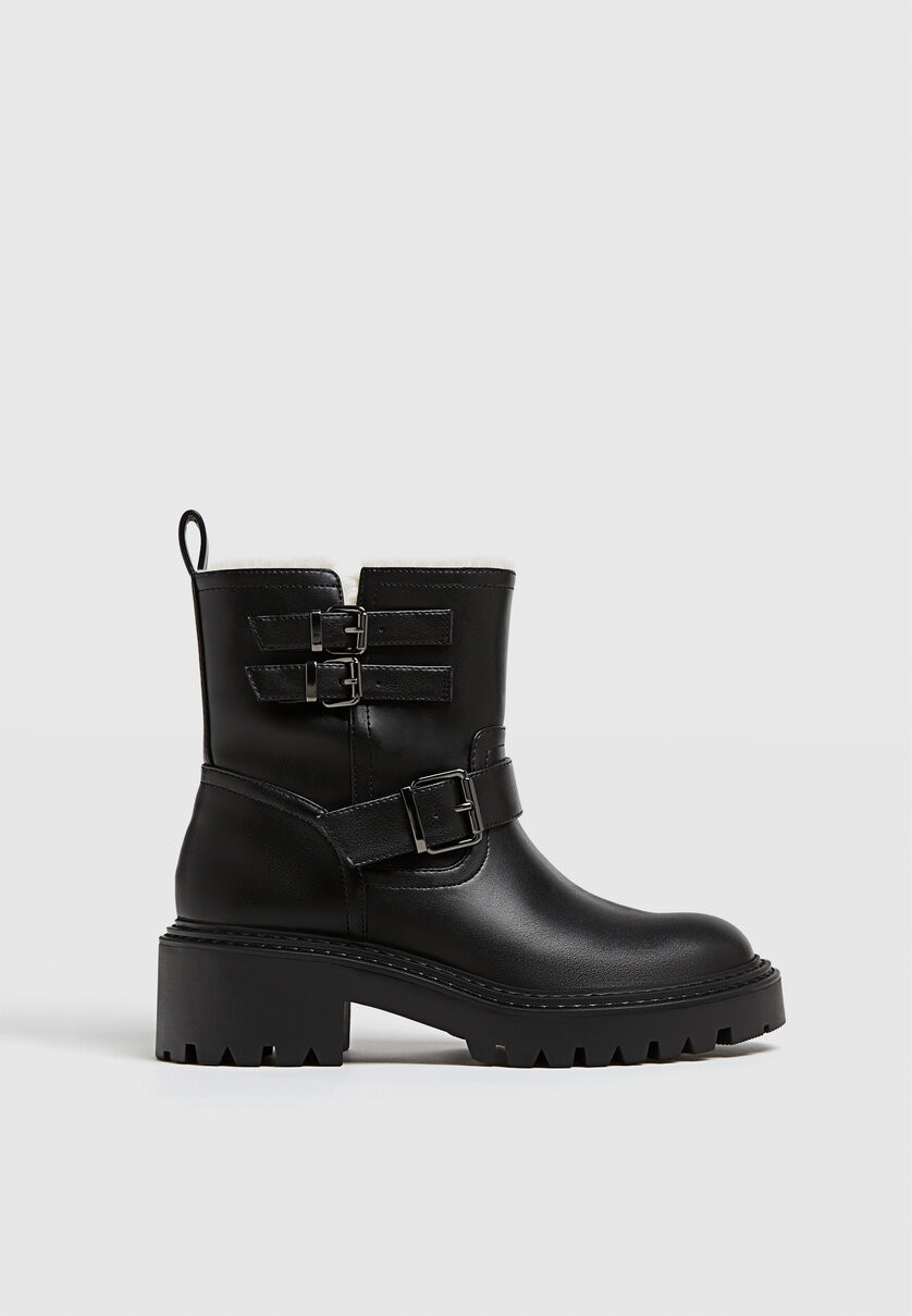 Flat biker ankle boots with buckles | Stradivarius (UK)