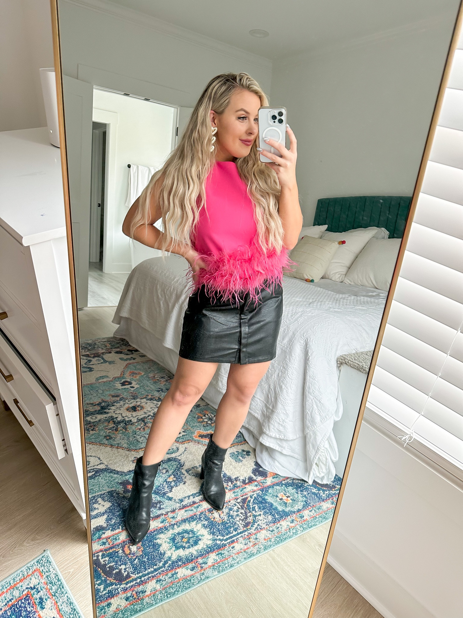 Pink feather boutique top! Wearing size small and runs true to size. Paired with Pink Lily leather skirt, wearing size small!
#valentinesdayoutfit #valentinesday #datenightoutfit #holidaystyle #holidayfashion #pinkoutfit 

#LTKfit #LTKSeasonal #LTKstyletip