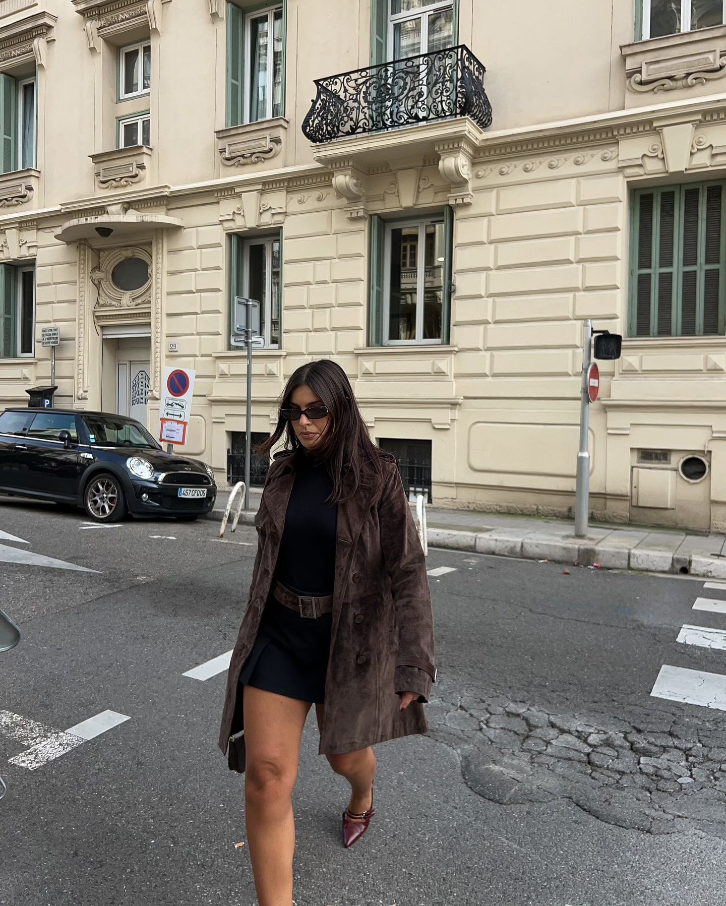 Fav look de tout les temps ! 🤎👜🕶️ 🍂
D’ailleurs vous êtes plutôt trench classique ou trench en daim pour cette saison ?