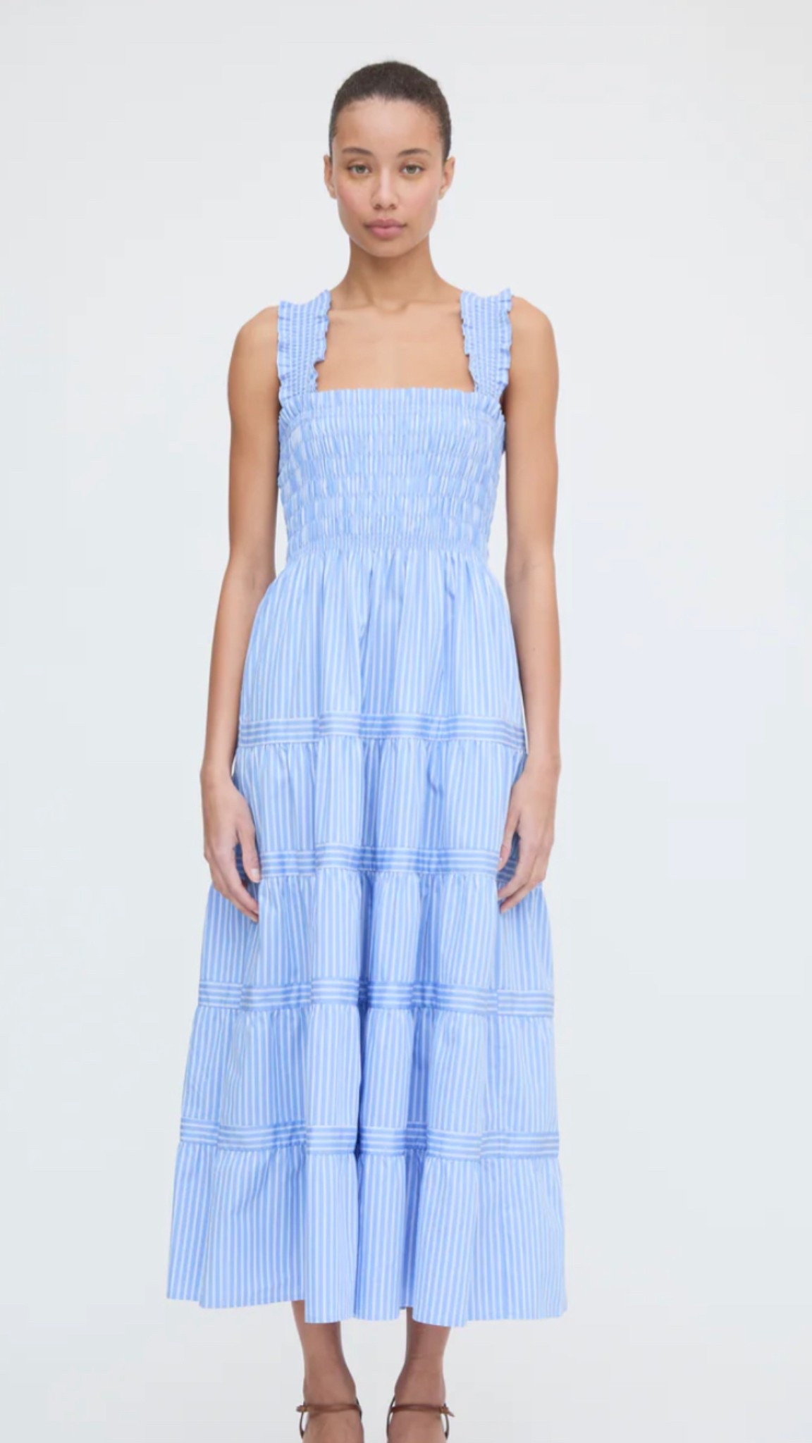 Love this Hill House for family photos 

#LTKSaleAlert