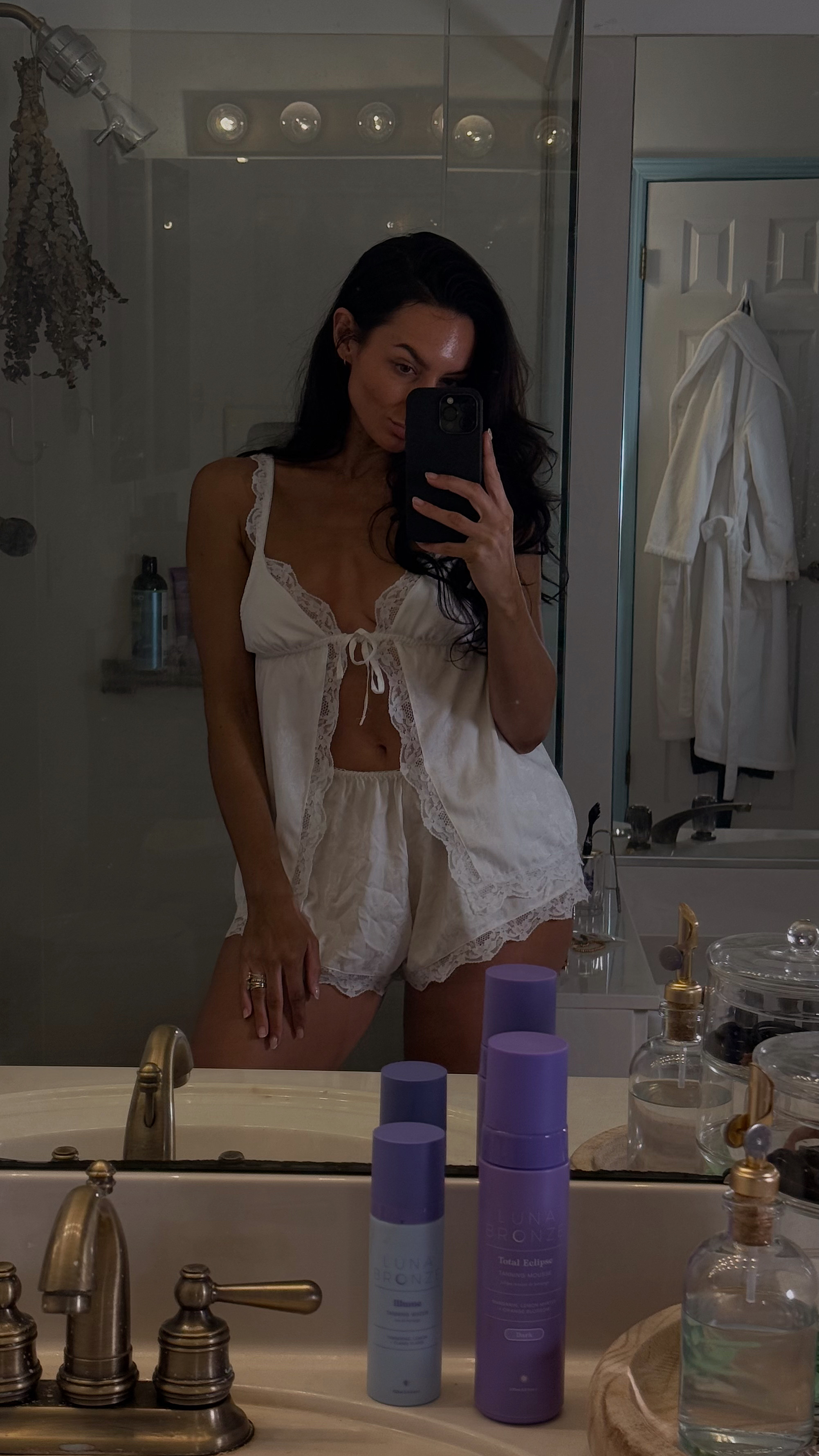 It’s a Luna Bronze night 🌙💜 

 

#LTKBeauty