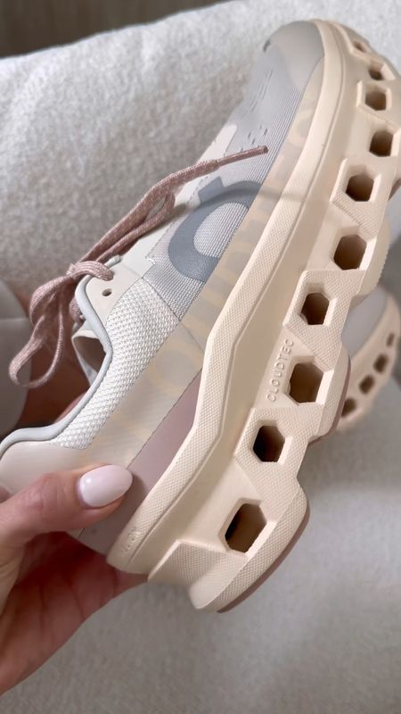 New sneakers - so cute for your activities (running, training) or to compliment your athleisure style . @nordstrom offers: free shipping and free returns. #nordstrompartner #nordstrom