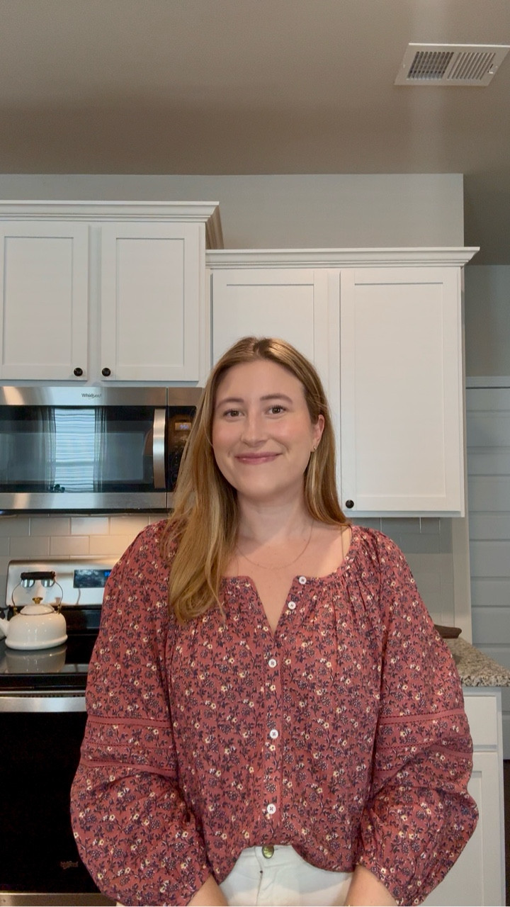 Mesh strainer hack: Use a spoon to sweep the soap away in seconds! #TheJoyInGathering #CleaningHack #LifeHack #nanoinfluencer #microinfluencers