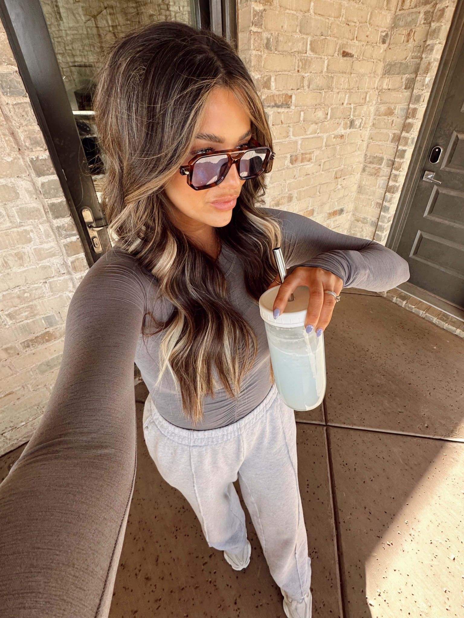 Scrunch top- size XS
pants- size small 
Sneakers- TTS if between size down 