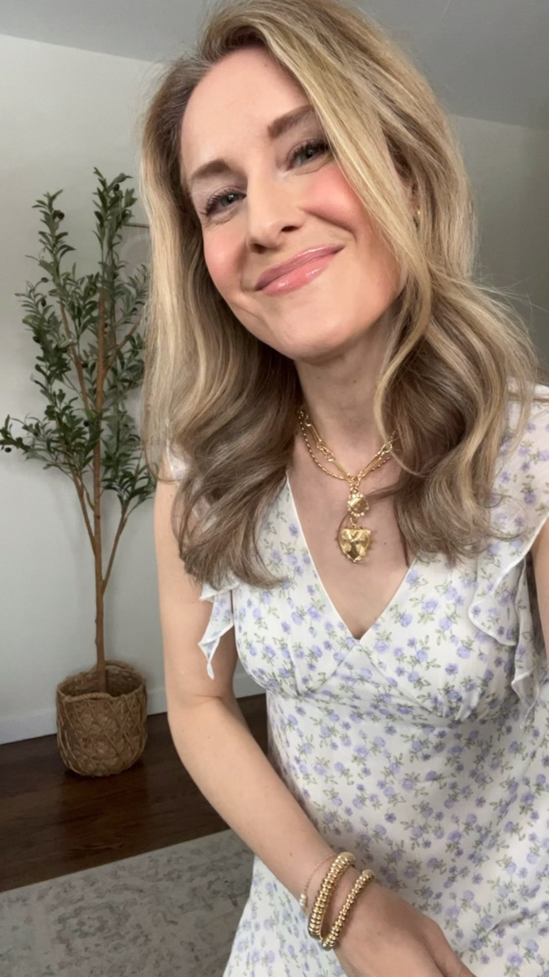 Walmart $19.98 flutter sleeve dress, white or blue floral, lined, I went up one size to a medium and love the fit. #walmartfashion Easter dress outfit