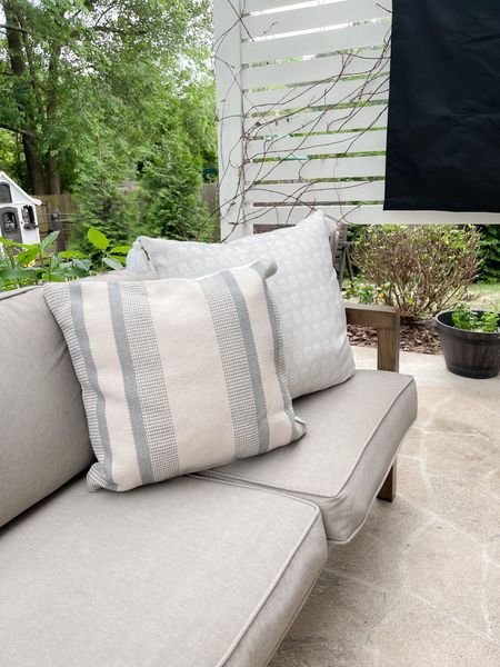 just picked these two cute outdoor pillows up on sale!

outdoor couch
outdoor pillows



#LTKsalealert #LTKhome