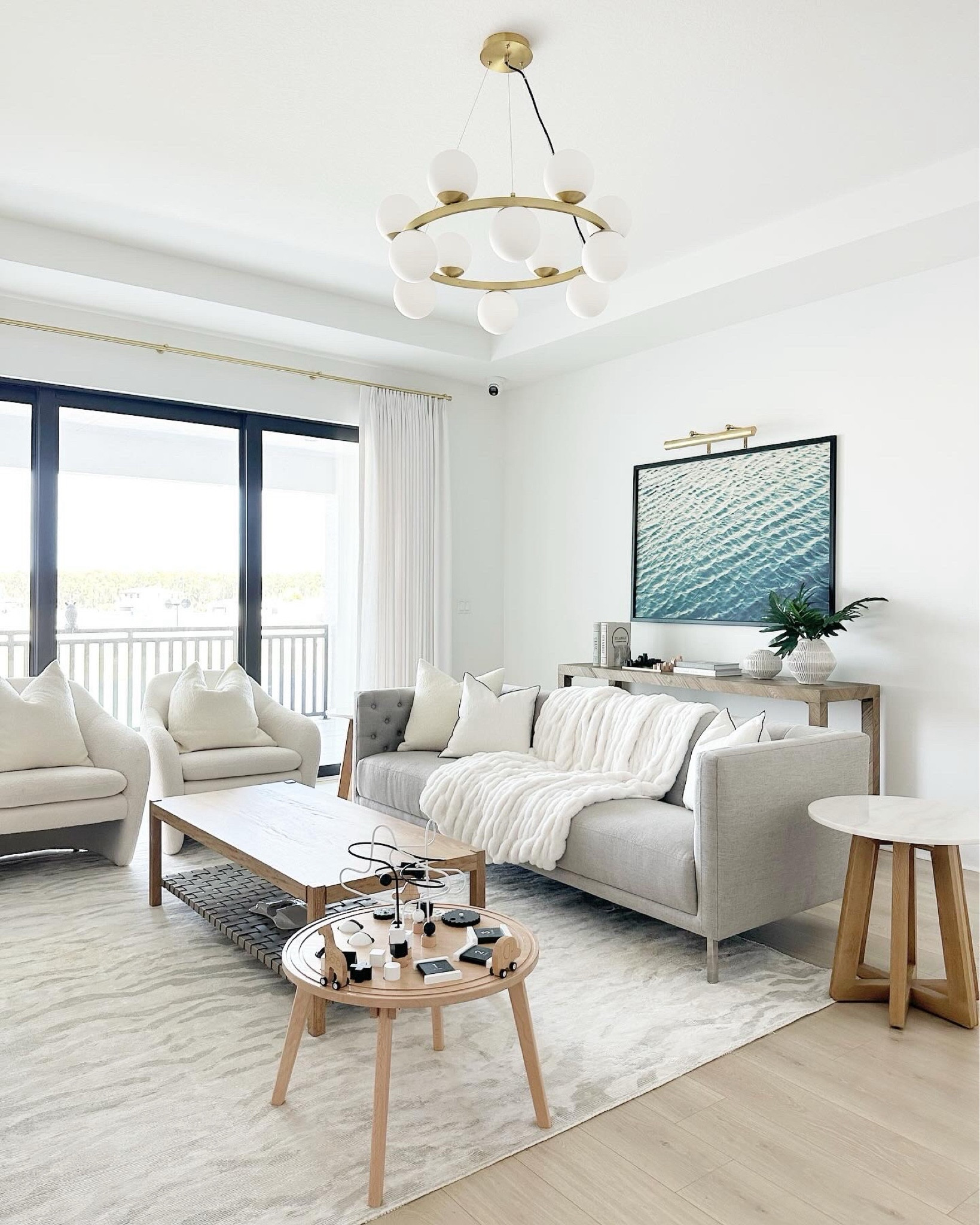 Such a stunning 360 view of this beautiful loft-meets-playroom space at our Artistry Project. 🤍
.
.
.
#StudioEttHem #SEHinteriordesign #SEHclientproject #organicmoderncoastalscandi #interiordesign #interiorstyle #sodomino #ggathome #lonnymag #bhghome #hgtv #hgtvmagazine #veranda #smmakelifebeautiful #howihaven #elledecor #apartmenttherapy #coastalinteriors #everydayibt #bhgstylemaker #mybhghome #mysouthernliving #homewithrue 

#LTKbaby #LTKkids #LTKhome