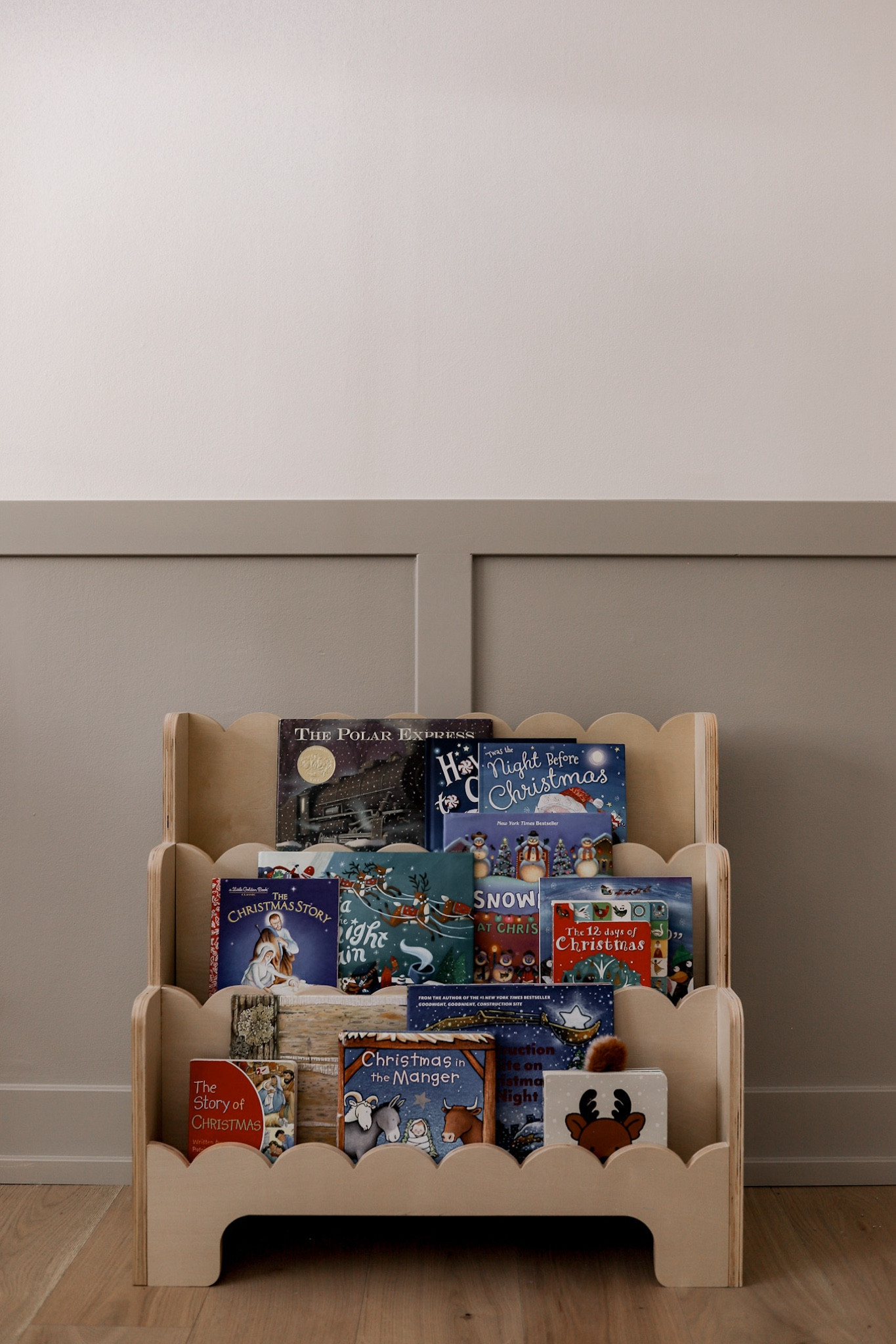 Shop this adorable scalloped bookshelf from Amazon! Also rounded up some of our favorite Christmas books 

#LTKHoliday #LTKHome #LTKSeasonal