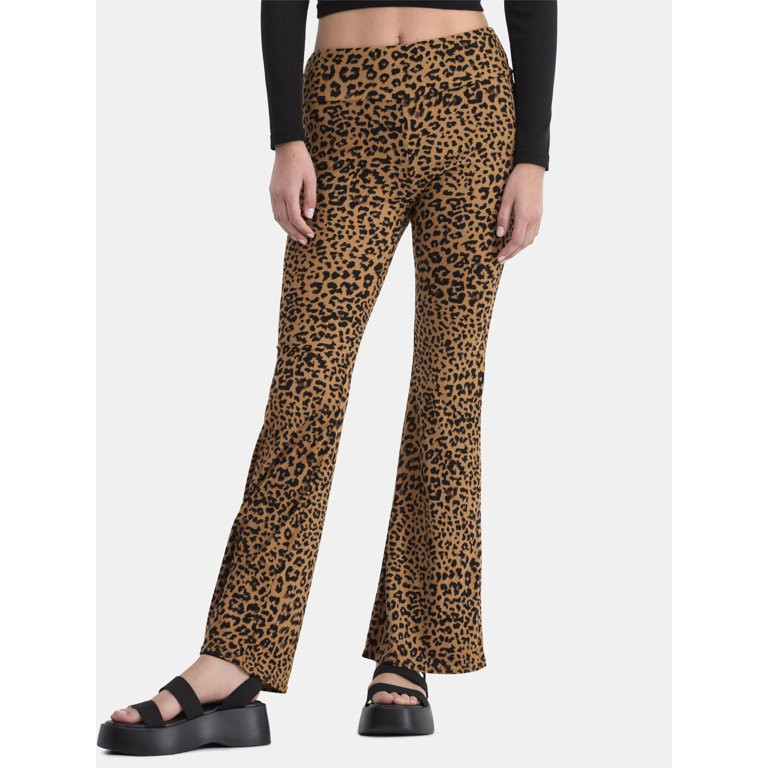 No Boundaries Ribbed Flare Pants with Lettuce-Edge Hem, 32” Inseam, Women’s | Walmart (US)