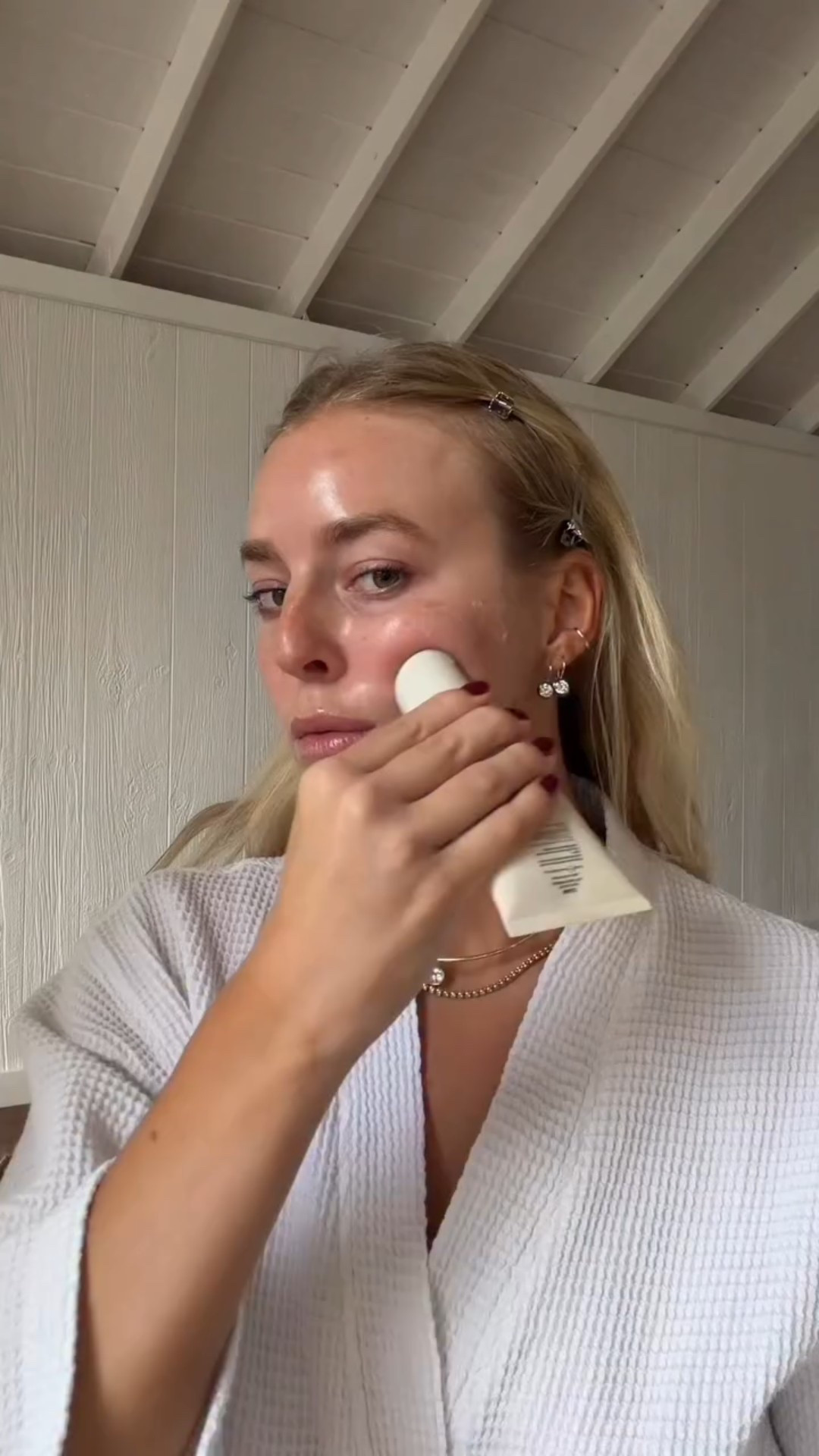 @refybeauty face sculpt
@colorescience flex (medium)
@hauslabs concealer (11)
@hourglasscosmetics brush
@westmanatelier cream contour (truffle)
@merit brush
#refybeauty cream blush (cherry)
@lauramercier brightening powder
@morphebrushes brush
@dibsbeauty powder bronzer (spiced chai)
#hourglass brush
#lauramercier powder blush (strawberry)
@soshebeauty eyeliner (lovesick)
@merit cream eyeshadow (glacé)
@diorbeauty backstage highlight (001)
#refybeauty brow gel (med brown)
#dibsbeauty beauty setting spray
#dibs mascara 
@rhode lip liner (lunge)
@summerfridays butter balm (vanilla)