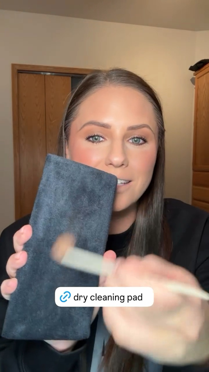 Clean your brush off between colors on this dry cleaning pad! 

#LTKFindsUnder50 #LTKFindsUnder100 #LTKBeauty