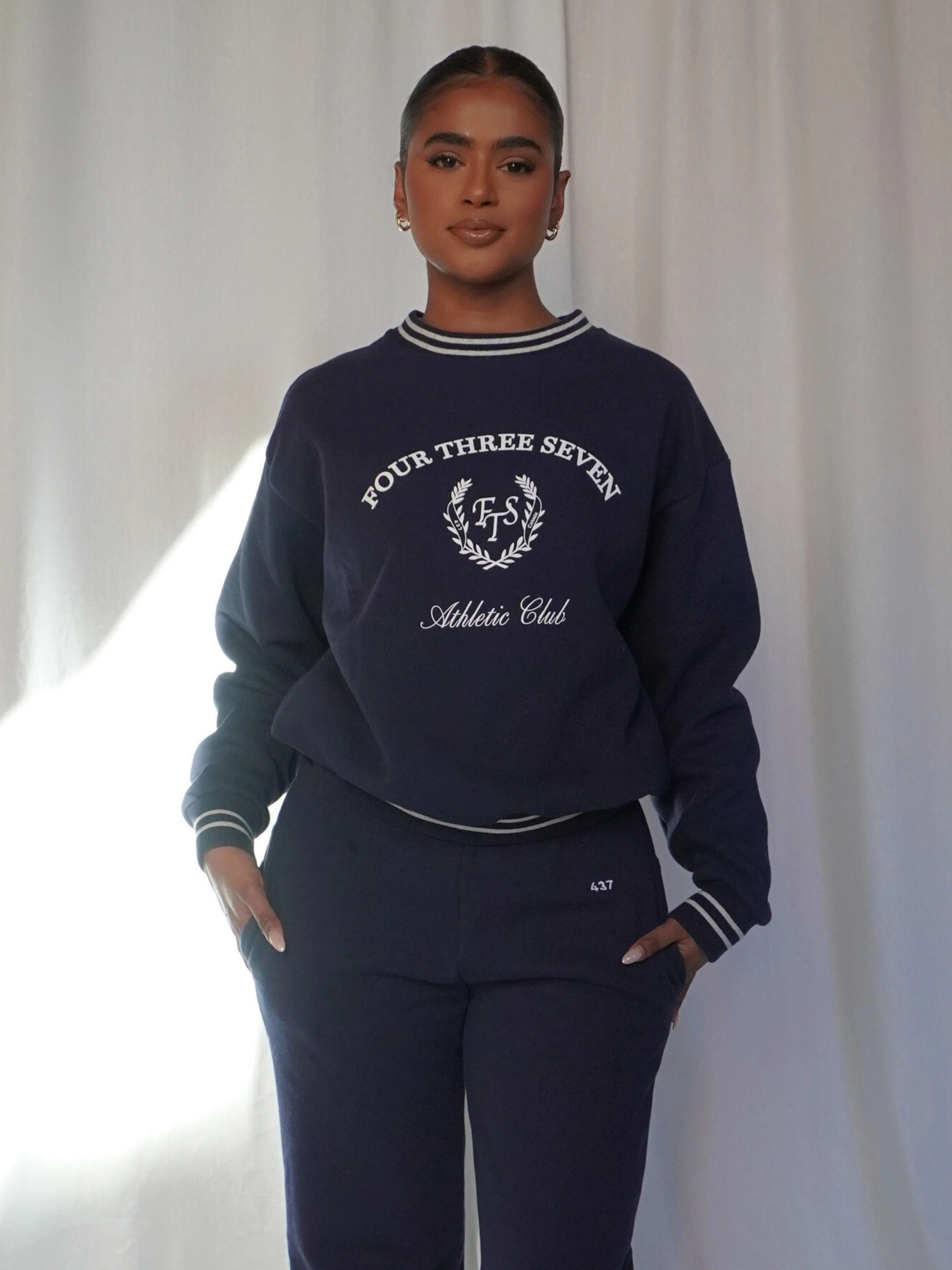 The Crewneck / Navy | 437