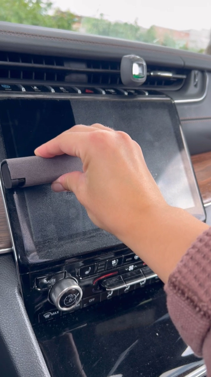 Best car gadget from Amazon 🙌🏼 if you have a screen in your car that’s constantly full of finger prints, I highly recommend this. Only $8 too!

#LTKBacktoSchool #LTKTravel #LTKSaleAlert