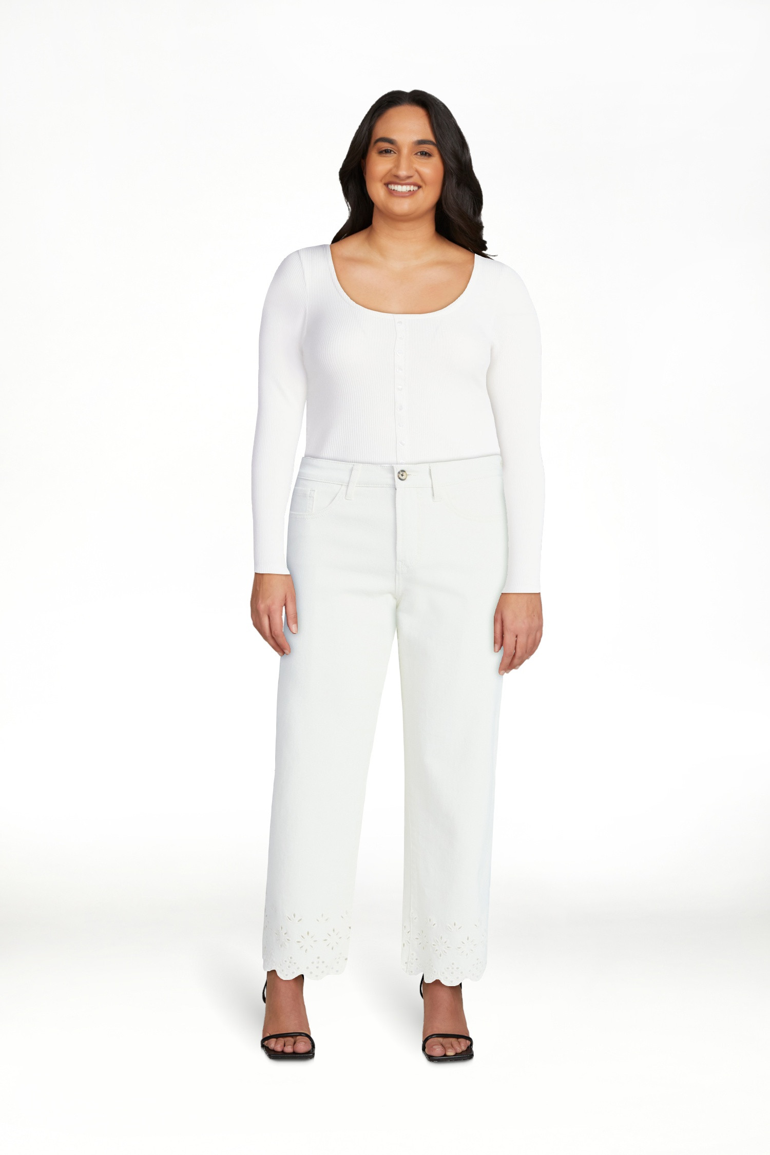 Free Assembly Women's and Women's Plus Embroidered Eyelet Cropped Jeans, 28" Inseam, Sizes 0-26 P... | Walmart (US)