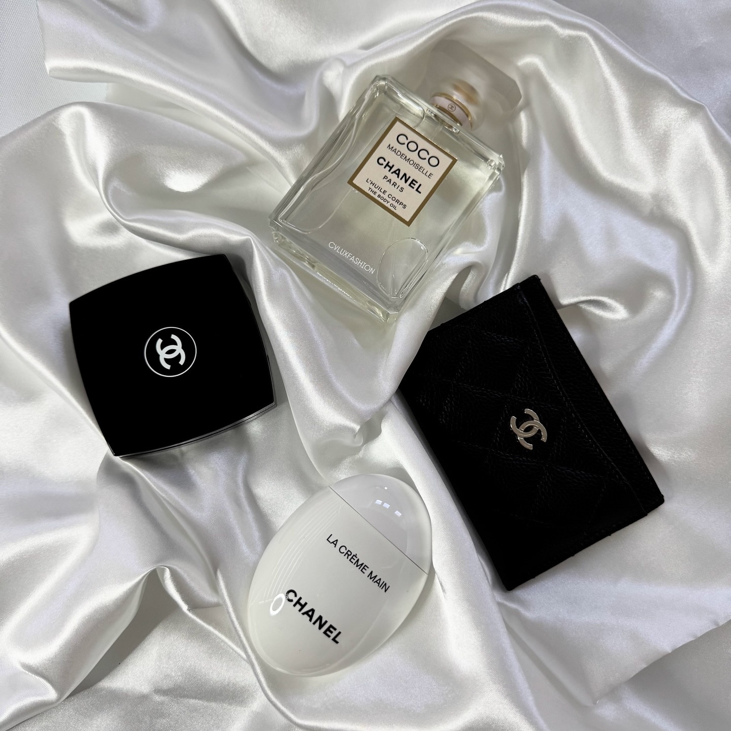 Simply Chanel 🤍🖤✨

Happy ALMOST Friday 🥳🫶🏻✨

Disclaimer: I may earn a commission if you use my links.
rhode, rhode summer kit, glazing mist, peptide lip tint, beauty, rhode beauty, LV Murakami Speedy 25, Speedy 25 multicolor, LV, Louis Vuitton handbags, LV addict, LV lover, Side Trunk MM, Monogram Monday, Louis Vuitton addict, it girl, BOTD, bag of the day, monogram, pink, soft girl aesthetic, LV speedy side trunk, LV TM, Murakami, Takashi Murakami, unboxing, Louis Vuitton Murakami, multicolor, Louis Vuitton, bag lover, WIMB, What’s in my bag, Hermes, Hermes journey 

All photos, reels and stories are taken/created by me. All products are AUTHENTIC and NOT FOR SALE. I am sharing my personal collection and items I love with you. 

#louisvuitton #louisvuittonlover #louisvuittonunboxing #lvaddict #purse  #luxury #fashion #style #lvlover  #handbags #luxuryhandbags #lvbag #louisvuittonpurse #louisvuittonhandbags #designerbags #botd  #lvhandbags #wimb #baglover #unboxing #flatlay #itgirl #handbagoftheday  #chanel #chanelclassicflap #diorbeauty #pink #pinkaesthetic #chanelbeauty

#LTKBeauty #LTKItBag #LTKStyleTip