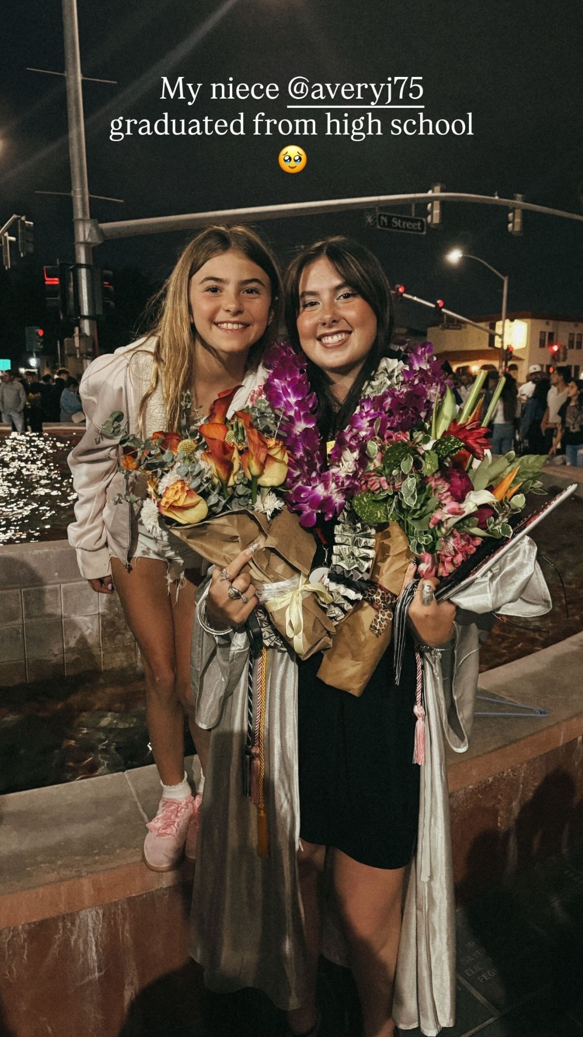 My niece @averyj75 graduated from high school 🥹