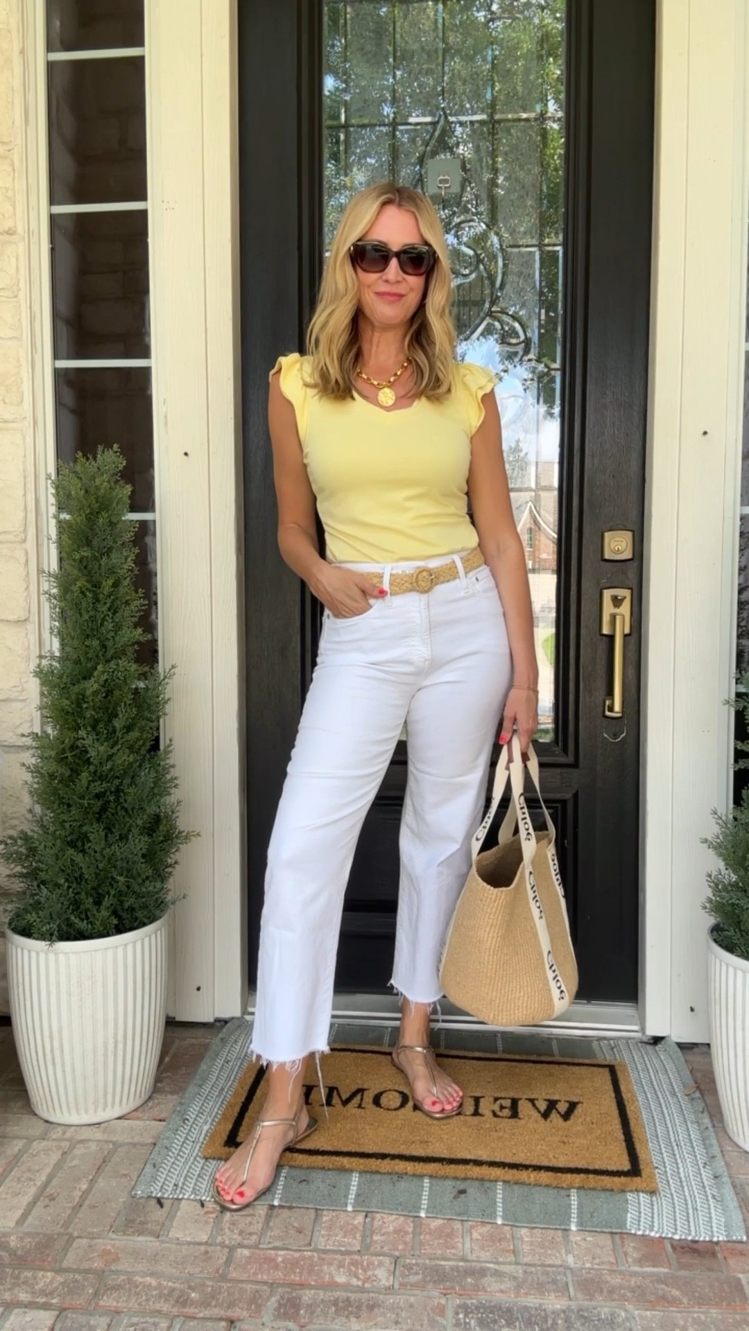 Butter yellow top
White denim jeans
Casual wear
Summer outfitt

#LTKFindsUnder100 #LTKSeasonal #LTKStyleTip