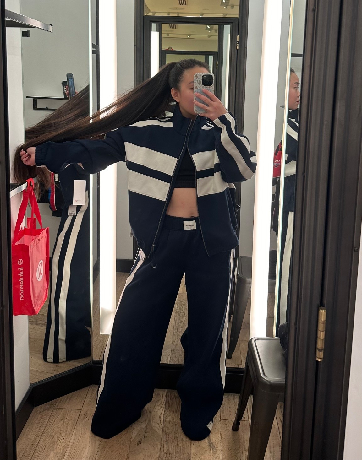 THIS OVERSIZED TRACKSUIT?!! I cannot 😭😭

Wearing size small in top and bottom!

#LTKfitnessgoals #LTKootd #LTKActive