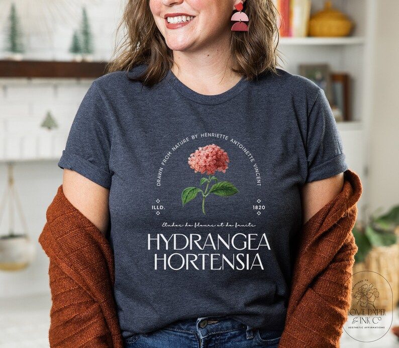 Vintage Hydrangea Drawing Women's T-Shirt / Flower T-Shirt / Vintage Botanical T-Shirt / Artist G... | Etsy (US)