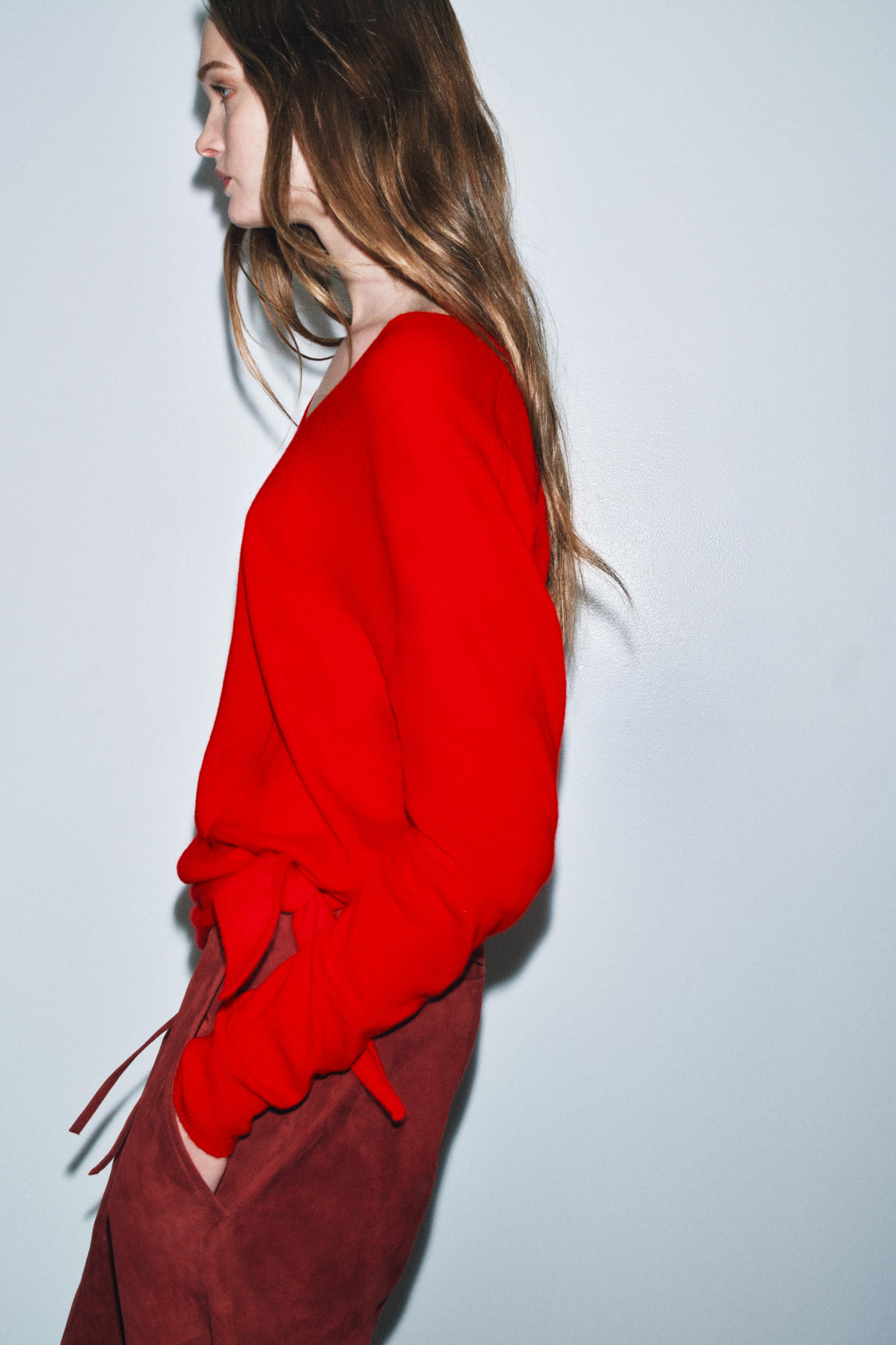 MAGLIA 100% LANA EXTRA MORBIDA SCOLLO A V | Zara IT