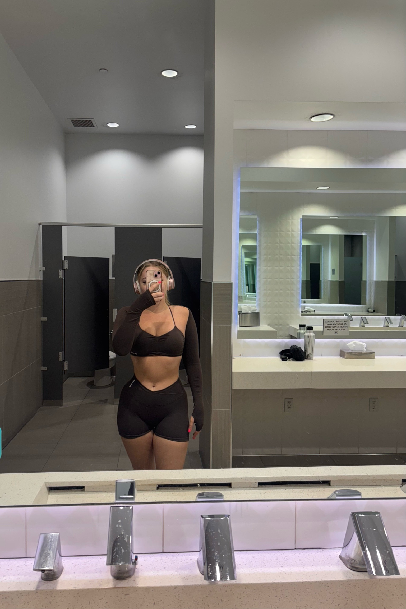 Thee most flattering & best workout sets ever! 
Dfyne 3 piece in umber from the vision collection! 🐻🤎