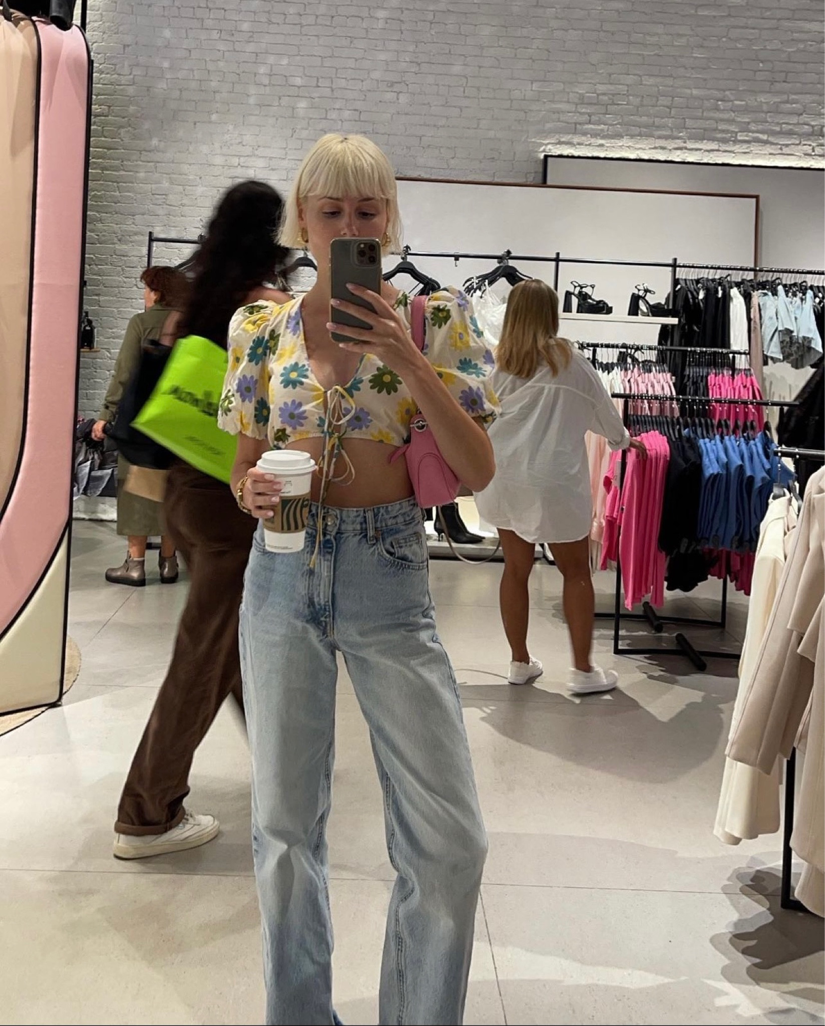 One of my favourite casual outfit combinations: straight/wide jeans, cute puff sleeve top & shoulder bag 💕

#LTKstyletip