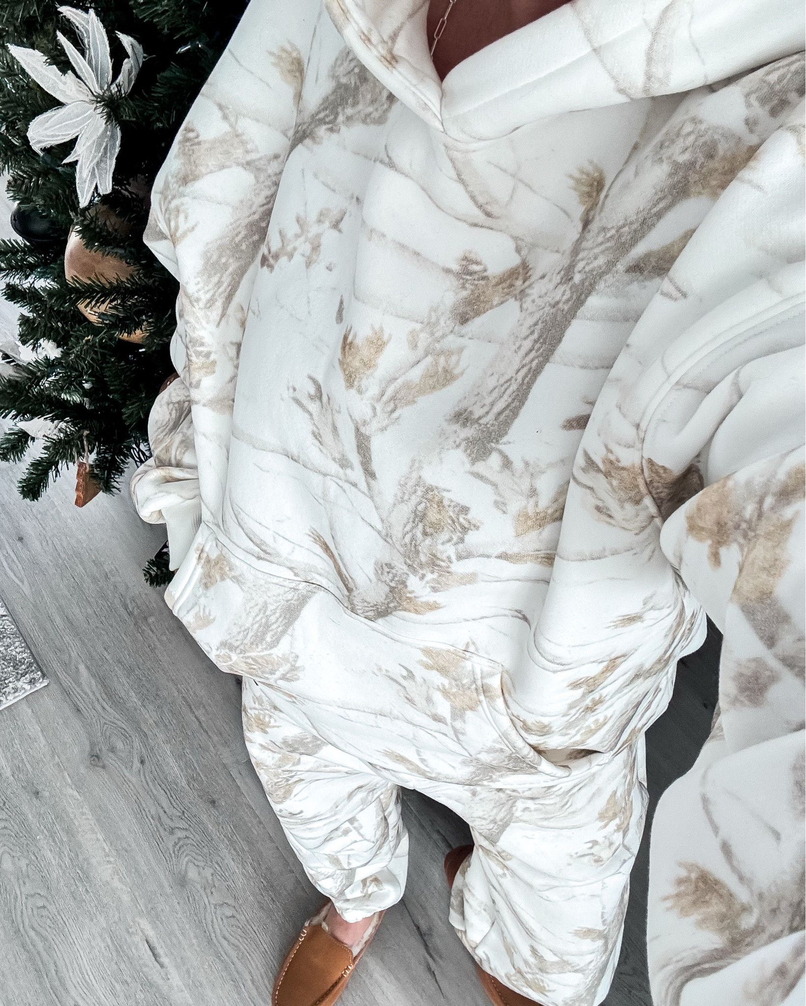 If you love a matching moment, this Comfrt sweatshirt and sweatpant set is that girl of cozy basics. The fabric is unbelievably soft with that perfectly broken-in feel, while still looking elevated enough to wear out of the house (errands, coffee runs, school drop-off… you name it). The relaxed fit gives effortless, laid-back vibes without feeling sloppy, and the neutral tones make it easy to mix, match, and re-wear all season long.

This is the kind of set you reach for on repeat—whether you’re lounging at home, traveling, or styling it up with a slick bun, sneakers, and a trench for an off-duty look. Trust me… once you put it on, you’ll want it in every color.

Styling Ideas |
• Wear together for an effortlessly put-together lounge look
• Half-tuck the sweatshirt with a baseball cap + sneakers
• Add a denim jacket or long coat for running errands
• Perfect for travel days, cozy mornings, and casual weekends

comfy matching sweat set • women’s sweatshirt and sweatpants set • neutral lounge set women • elevated loungewear set • soft sweat suit women • travel outfit matching set • cozy everyday sweats • minimalist sweat set • fall winter loungewear • airport outfit women • Comfrt Set • cozy chic • loungewear style • elevated basics • airport outfit • travel outfit • gift idea


#LTKootd #LTKGiftGuide #LTKTravel