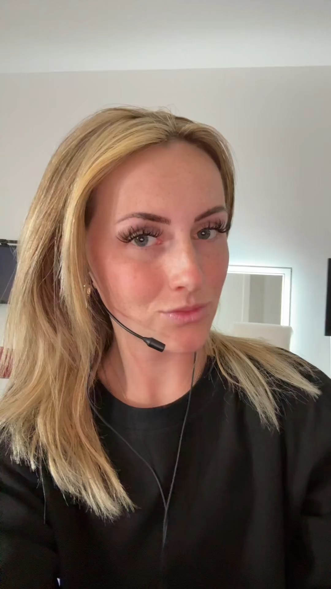 Microphone Headset with Voice Changer Function

Note: Alternative Product Tag 

 #LTKvlog #LTKTravel