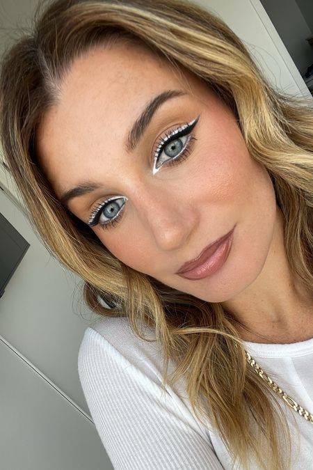 Love this dual eyeliner holiday makeup look! 

#LTKHoliday #LTKparties #LTKbeauty