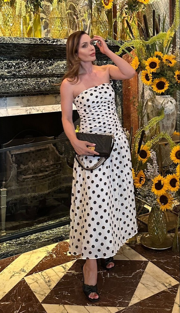 Polka dots never really go out of style! This Mango maxi tube dress has the easiest silhouette for late summer evenings. I paired it with classic bow mules (mine are H&M, but I linked some similar options from Manolo Blahnik, Miu Miu, Sam Edelman etc).

Tap to shop the full look and find your version of the bow mule moment.
 

 

#LTKSaleAlert #LTKParties #LTKStyleTip