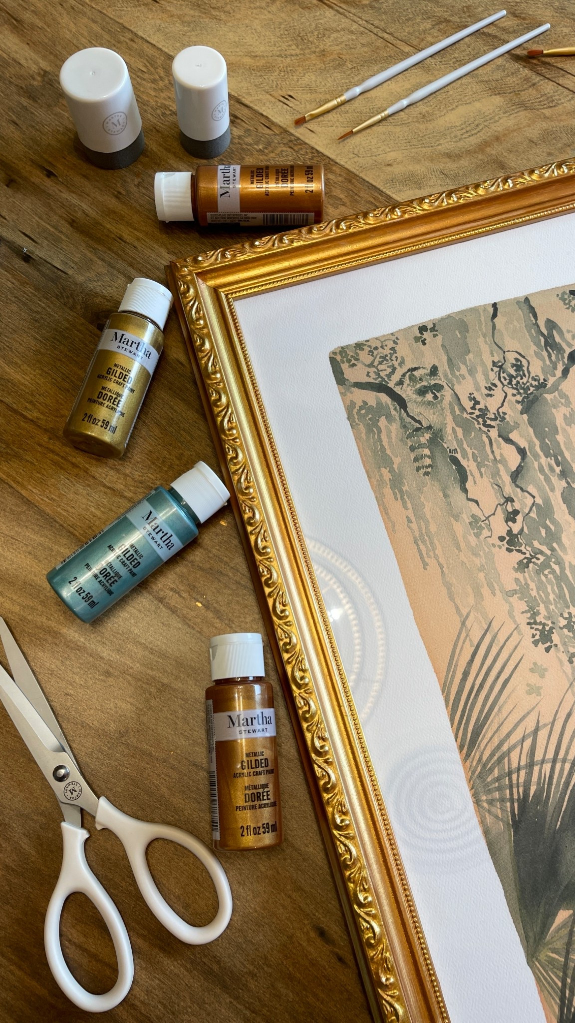 Painting my own frame using @PlaidCrafts x @MarthaStewart 🎨 I mixed antique gold, gold, and a touch of copper from the Martha Stewart Gilded Golds Metallic Paint Set—and I’m obsessed with how it turned out! ✨
One of the best parts of crafting? The freedom to create something uniquely you. 💛
#LauraLilyHome #MarthaStewartCrafts #PlaidCrafts #DIYCrafts #HomeDecorDIY #CraftingInspo #MarthaStewart