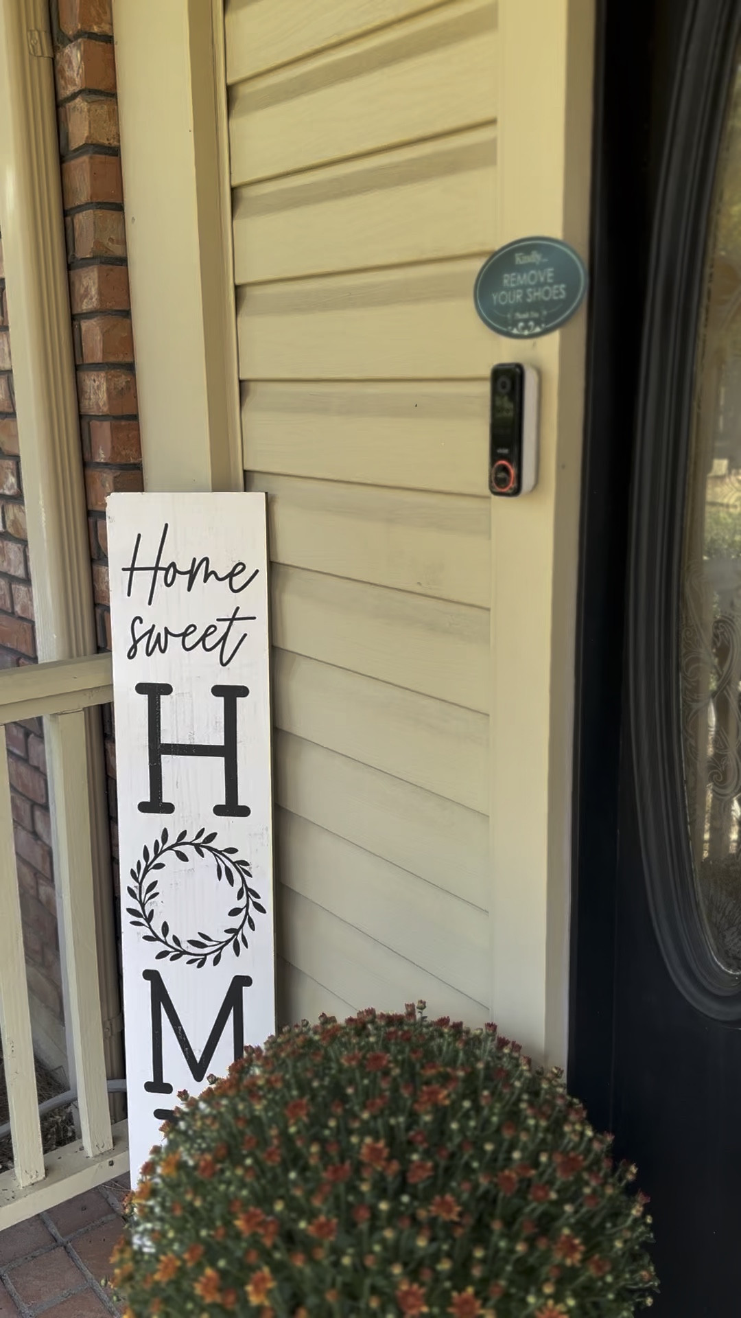 For my no shoe in the house people- this 2 pack of signs is under $5 and we have had up for months! 🏡👟
