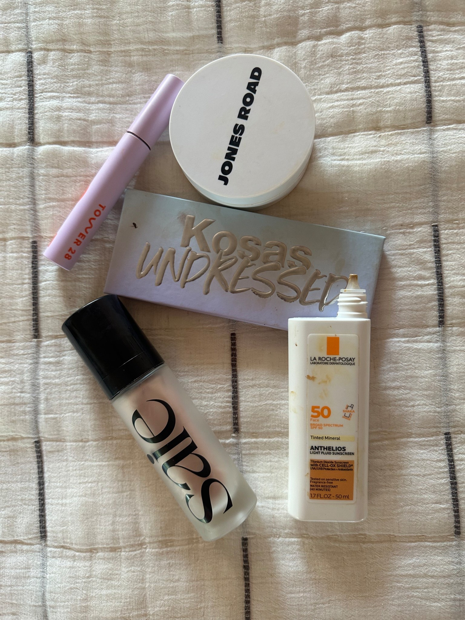 Easy Glowy Makeup

#LTKOver40 #LTKBeauty