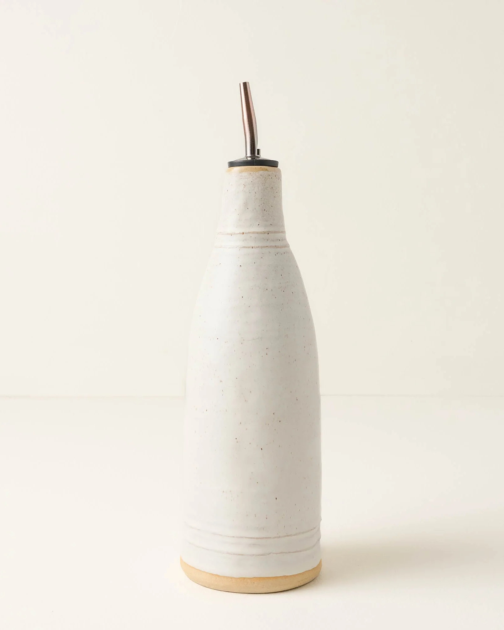 French White Speckle Oil Pour | Magnolia