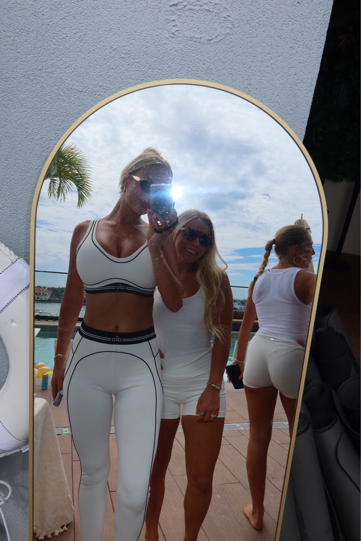 poolside pilates Alo fit