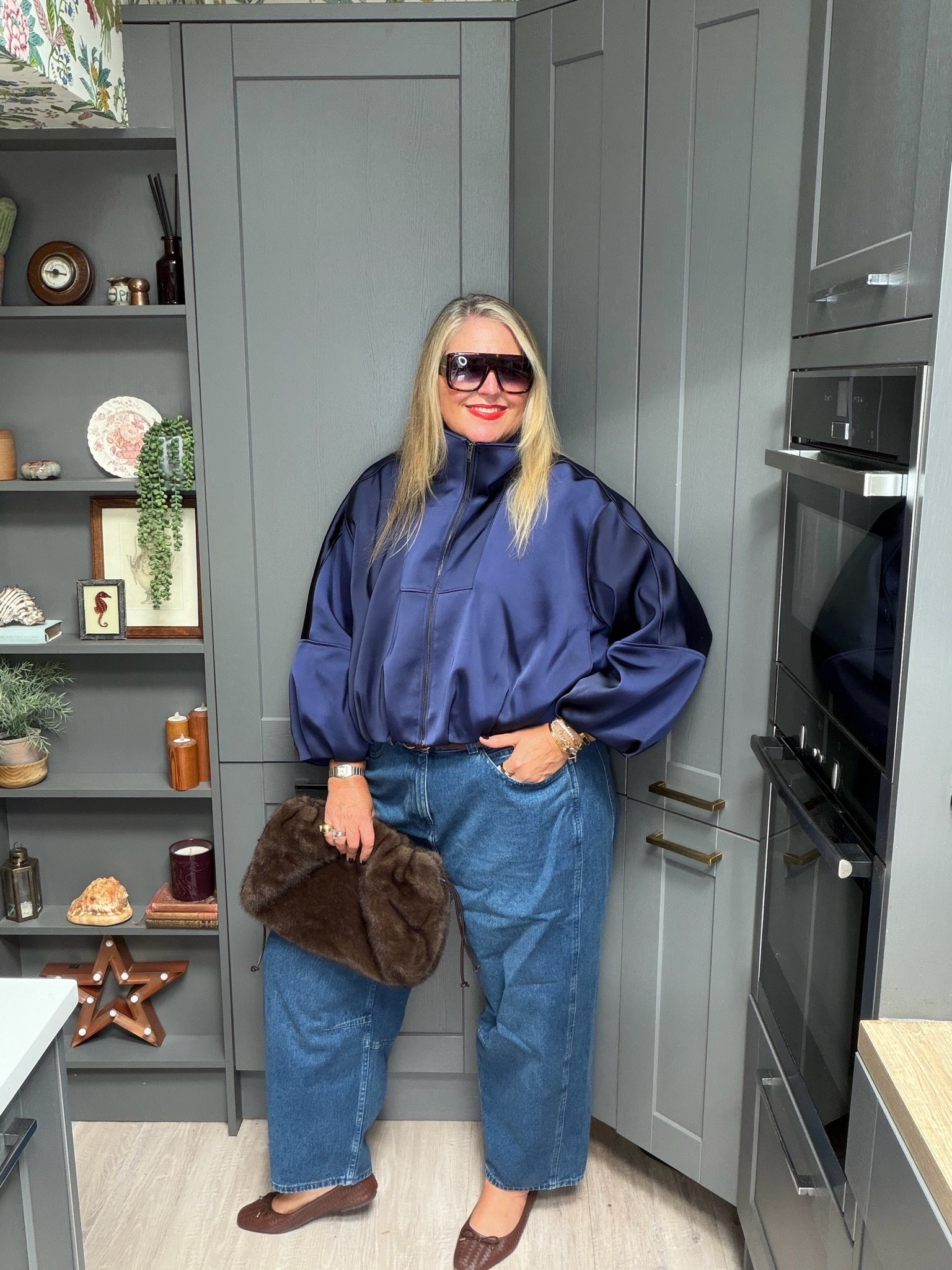 Satin blue jacket, sunglasses, brown ballerinas, faux fur bag, barrel jeans

#LTKautumn #LTKplussize #LTKjeans