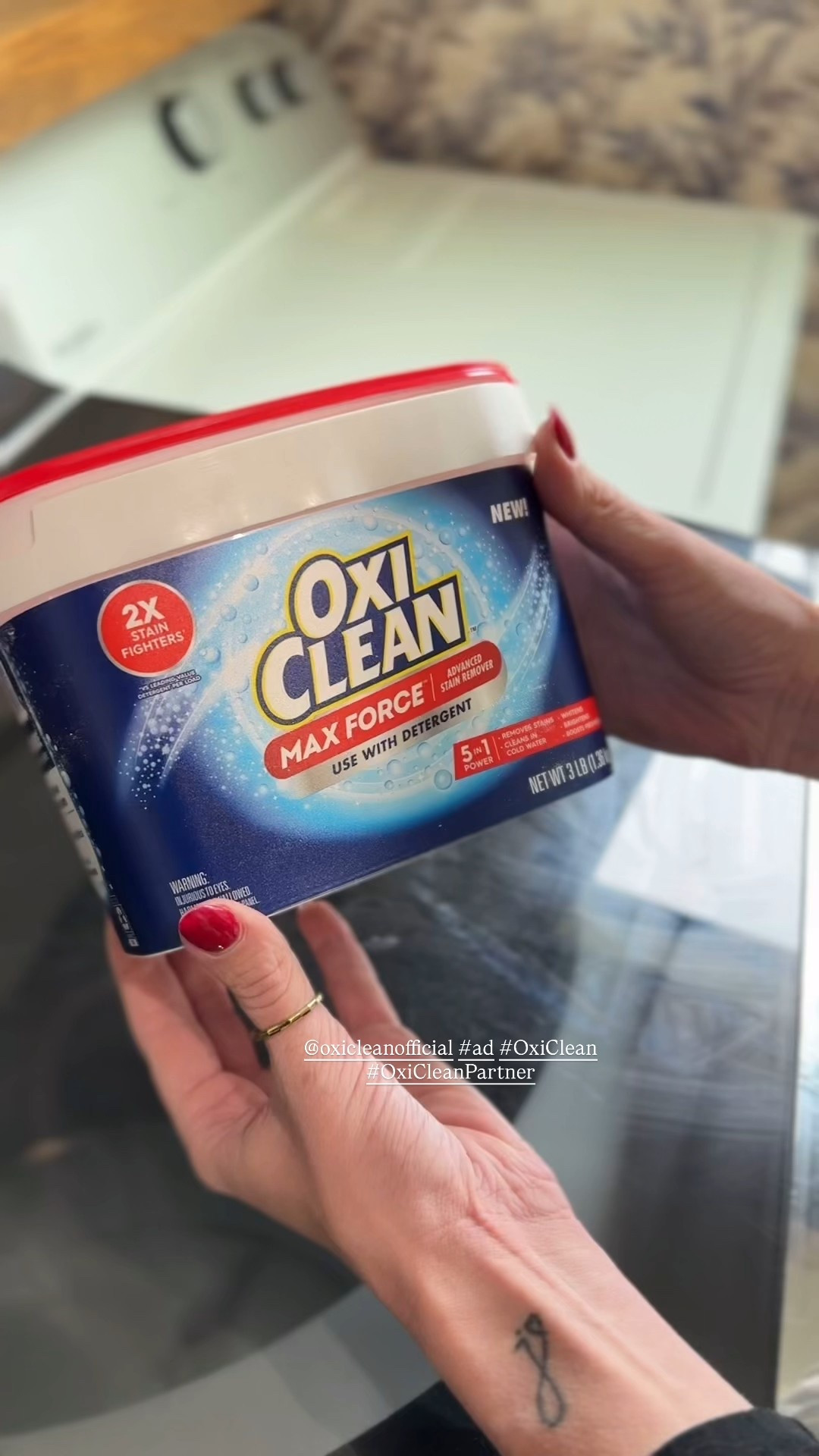 My secret to fighting baby food stains and cleaning white baseball pants… Oxiclean Max Force Powder! It has 2x the stain removal, whitens whites, boosts colors, smells so fresh and best of all it’s available at Walmart! #ad @oxicleanofficial #OxiClean #OxiCleanPartner