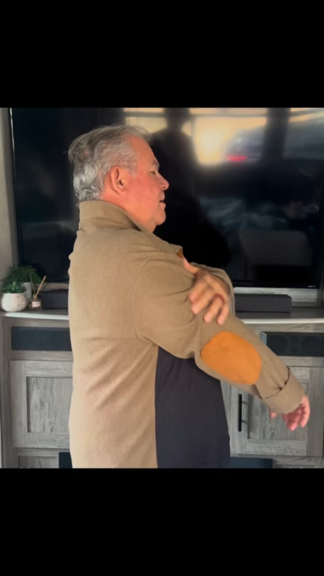 Warm patchwork sleeve sweater for men#sweater#stylish#menswearr

#LTKMens #LTKSeasonal #LTKootd